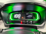 走行距離2322キロになります。まだまだこれからのキョリですね!見やすいスピードメーターですね。