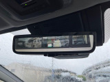 【デジタルインナーミラー】後席の大きな荷物や同乗者で後方が確認しづらい時でも安心!カメラが撮影した車両後方の映像をルームミラー内に表示。クリアな視界で状況の確認が可能です!