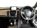 機能的なインパネはスイッチ類の操作性も良好!洗練されたスタイリッシュなデザインも好評です!MTモードやパドルシフトを使用すれば、よりダイナミックな走りも堪能できます!
