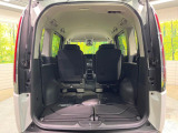 後席を格納すると、これだけの広さが!シーンに合わせたシートアレンジで、大きな荷物も積むことが出来ます♪