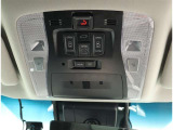 デュアルパワースライドドア&パワーバックドア装備!運転席周りのスイッチひとつで各ドアを自動で開閉でき楽々スムース♪スマートキーを携帯していれば、スイッチを押すだけで解錠&ドアオープンできます♪