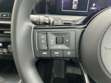 ナビの音量など車両情報を手元で操作できるハンドルスイッチ付き。