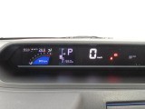デジタルメーターのレイアウトを最適化しました。運転時のストレスを軽減し安全・安心な運転へ貢献します。