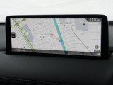 マツダコネクトの10.25インチワイドセンターディスプレイです。『Android Auto』『Apple CarPlay』や独自のコネクテッドサービスに対応したインターフェイスシステムです。