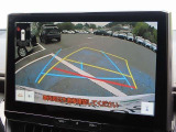 バックモニター付きでガイドラインがモニターに表示され、車庫入れや縦列駐車などの際に役立ちます!
