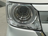 LEDヘッドライトは、点灯の瞬間から最大光量を発揮し、突然暗くなるトンネルなどでの安定感を高めます。
