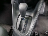 CVT(無段変速機)ならではのスムーズなシフト操作で、発進から加速までストレスフリー。街乗りでも高速走行でも、違和感なく自然なドライブが楽しめます