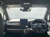 フロントガラスが大きく、ワイドな視界で運転もしやすくなるように設定されています。