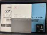スマートキーは鍵をバッグに入れたままでもドアロックの開閉やエンジンのON・OFFができます。夜間や雨の日も鍵を探さなくて良いので便利です。