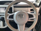 運転中も見やすいセンターメーター。