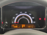 【メーターまわり】ドライバーから見やすい位置にあって安全運転に寄与します。メーターも見やすくてシンプルなデザインになっております。