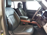 運転席はドライバーをしっかり包み込むように設計されており、長時間のドライブも問題御座いません。また大きな傷や、汚れなどなく綺麗な状態で入庫しています