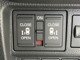 【両側パワースライドドア】スマートキーや運転席のスイッチで後席両側スライドドアの開閉が可能♪電動だから力を入れてドアを開ける必要が無く、小さなお子様でも簡単に開け閉めでき快適です♪