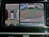 リバースにシフトするとまるで上空から見下ろしているような感じにインテリジェントルームミラーに映し出します