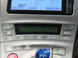 オートエアコンがついております。温度を設定すれば風量は自動で調節してくれます。