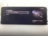 ハンドル操作をアシストすることにより車線からの逸脱回避を支援します。