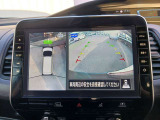アラウンドビューモニターが装備されてるから、駐車場での車庫入れや、狭い道での走行もカメラで確認が出来るので安心。