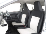 ホールド性も良く運転に集中できるシートです!!