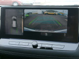 アラウンドビューモニターは車両の上空から見下ろすような映像で全方向見れるので、車庫入れが楽になります♪