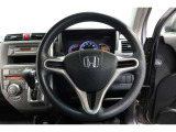 ハンドルの下部がフラットな形状になっているので、メーターなどの視野性が増し運転者にとって快適で安全です。