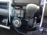 運転席周辺のスマートなレイアウトが、操作のしやすさを実現。快適なドライブをサポートします。