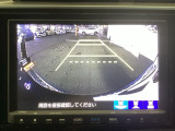 リアカメラ装備、運転に自信のない方でも安心して車庫入れができるリバース連動リアカメラが装着されています。狭い駐車場はもちろん、雨の日や夜間でもストレスなく運転していただけます。