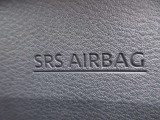 運転席にSRS二-エアバッグを採用 下肢の障害を軽減ことができます
