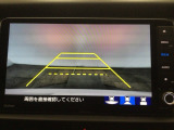 【バックカメラ】運転が苦手な方も車庫入れラクラクです!ギアをリバースに入れれば自動的に切り換わりますので、面倒な操作は不要です♪狭い駐車場もお車を傷つけず安心ですね!