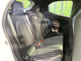 後部座席も気になるようなキズ・汚れやへたり等、大きなダメージはなく、良好な状態です。