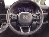 Hondaセンシング搭載ミリ波レーダーと単眼カメラで、クルマの前方の状況を認識。ブレーキやステアリングの制御技術と協調し、安心・快適な運転や事故回避を支援する先のシステムです
