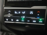 フルオートエアコン搭載。好みの温度に設定するだけで、風向や風量を自動でコントロール!いつでも快適な車内環境に。