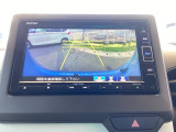バックモニター付きで、車庫入れやバック時の後方確認をサポート。