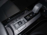 電動パーキングブレーキを搭載。スイッチ操作でパーキングブレーキを作動・解除することが可能ですので、操作の力が不要ですよ♪
