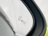 【ブラインドスポットモニター】走行中、ドアミラーの死角になりやすい箇所に後続車が接近するとサイドミラーのレンズに警告を表示!ドライバーに注意喚起をしてくれます。