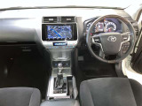 すっきりとしたデザインの内装は、さすがトヨタ車の上品さを感じます。