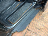 メーカーオプションの【ユニバーサルステップ】を装備。スライドドアと連動したステップにより、小さなお子様の乗り降りがし易くなります♪