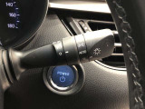 ライトスイッチです。「AUTO」にすると外の明るさに応じてスモールライト・ヘッドライトが自動でON・OFFします。夕暮れ時や屋内駐車場、トンネルなどに便利です。フォグランプもON・OFFできます。