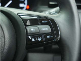 ◆アダプティブクルーズコントロール◆予め設定した車速内でクルマが自動的に加減速。前走車との適切な車間距離を維持しながら追従走行します。【LKAS】車線維持支援システムでステアリング操作を支援。