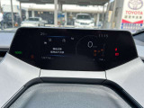スッキリしたデザインのメーターは運転時の視線移動が少なくて済むので、安全性にも一役かってくれます。