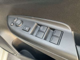 パワーウィンドウのスイッチですよ。運転席に居ながら窓を開け閉めのコントロールできます。
