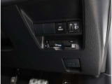 窓を開けずに料金所を通過できる今やもう必需品のETC!インパネにスッキリ装着したビルトインタイプです♪ETCカードの入れ忘れ・抜き忘れを音声やアラームで教えてくれるので、入れ忘れ・抜き忘れを防げます♪