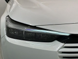 LEDヘッドライトは、点灯の瞬間から最大光量を発揮し、突然暗くなるトンネルなどでの安定感を高めます。