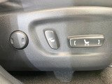 【運転席10WAYパワーシート】リクライニングからシートリフターまで、スイッチ一つで簡単にシートの微調整が可能!自分に最適なシートポジションにセットして、快適なドライブをお楽しみください。