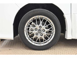 純正なので車に似合うデザインになっていますね。スタッドレスタイヤもご相談下さい。