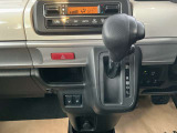 シフトレバーは簡単操作で運転もしやすくなっております。