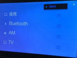 Bluetooth(ブルートゥース)接続機能付き。スマートフォンなどからお気に入りの音楽をワイヤレス再生できます。ドライブがさらに楽しくなりますね。
