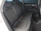 ホールド性が高く、ほどよく固いリアシートは長時間乗車も快適に過ごす事ができます。