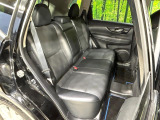 後部座席も気になるようなキズ・汚れやへたり等、大きなダメージはなく、良好な状態です。