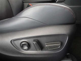 パワーシート搭載。微妙な調整が手軽にでき、ピッタリのポジションで運転することが可能です。