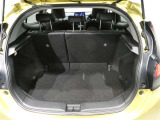 「中古車ハイブリッド保証」付き。ハイブリッド機構を無償で保証します。保証期間は、初度登録年月から10年目まで、またはロングラン保証が終わってから3年間。ただし累計走行距離が20万km以内です。